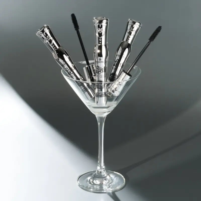 Essence Mascara „Lash Princess Volume & Length Party“ in „Intensives Schwarz“, 10 ml