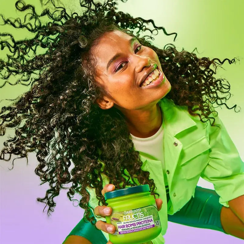 Garnier Fructis Nutri Curls Hair Bomb Protein-Nährende Haarmaske mit Pistazienöl 320 ml.