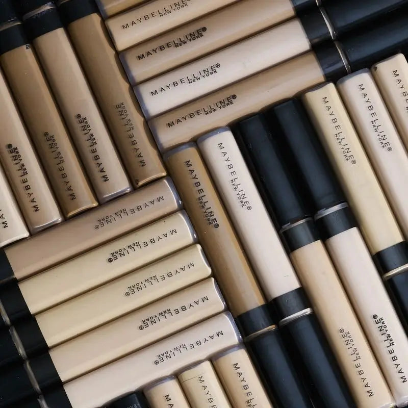 Maybelline New York Fit Me Dark Circles und Unvollkommenheiten Concealer Schatten 10 Light Natural Finish Helle Haut, 6.8ML