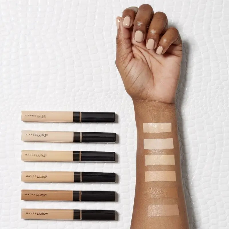 Maybelline New York Fit Me Dark Circles und Unvollkommenheiten Concealer Schatten 10 Light Natural Finish Helle Haut, 6.8ML
