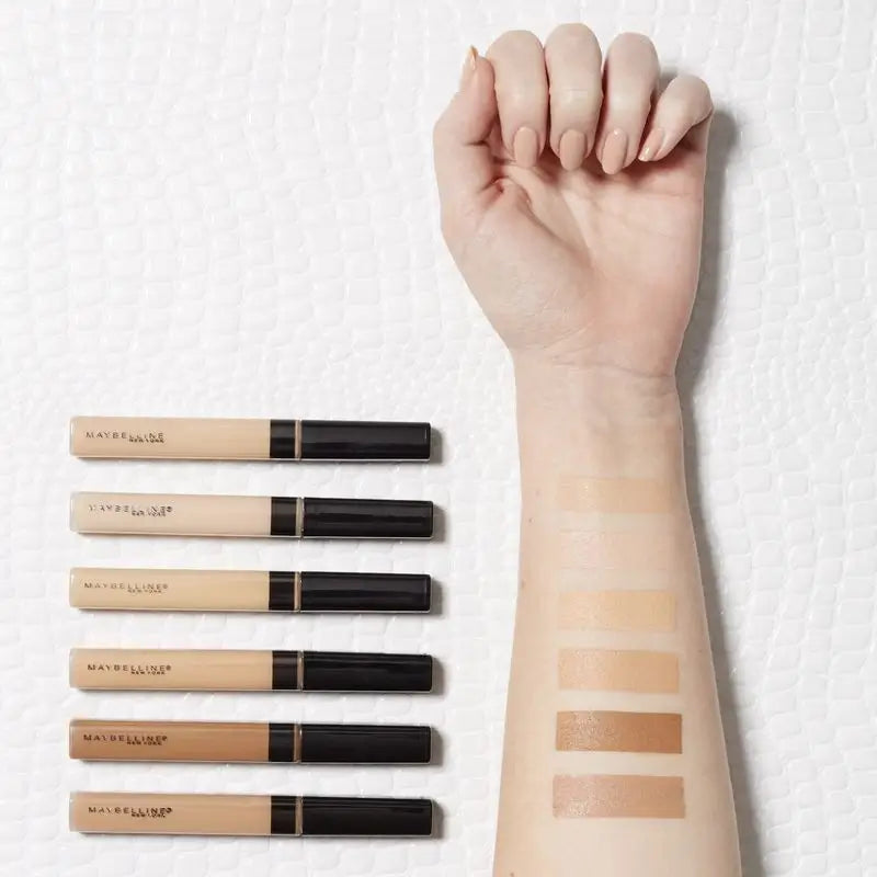 Maybelline New York Fit Me Dark Circles und Unvollkommenheiten Concealer Schatten 10 Light Natural Finish Helle Haut, 6.8ML