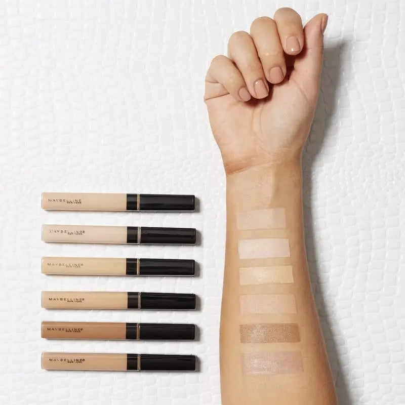 Maybelline New York Fit Me Dark Circles und Unvollkommenheiten Concealer Schatten 10 Light Natural Finish Helle Haut, 6.8ML