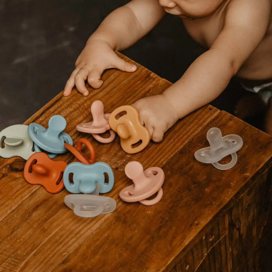 Suavinex Schnuller Vollsilikon, für Babys 6/18 Monate, Senf